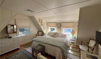 11 Harbor St, Jamestown, RI 02835
