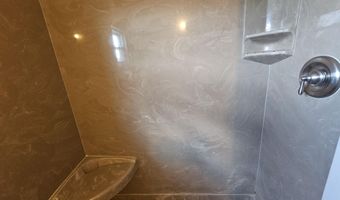 15 W Prospect St, Aurora, MO 65605