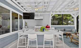 825 MANNS HARBOR Dr, Apollo Beach, FL 33572