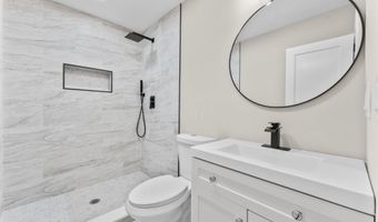 110 Minturn Rd, Bridgeport, CT 06606