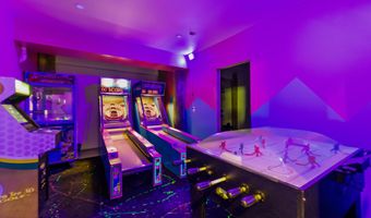 18 Mea Ln, Beach Haven, NJ 08008