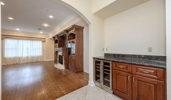 25 White Oak Ln, Aberdeen, NJ 07747