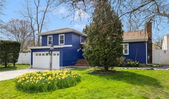9 Valley Dr, Bristol, RI 02809