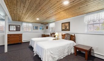 14 Davisville Ln, Narragansett, RI 02882