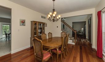 733 Castle Ridge Dr, Ballwin, MO 63021