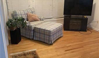 40 Fox Dr, Narragansett, RI 02882