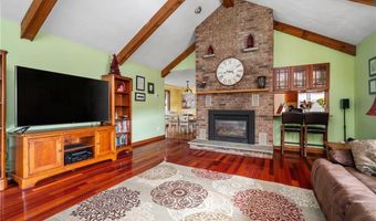 18 Valley Stream Dr, Cumberland, RI 02864