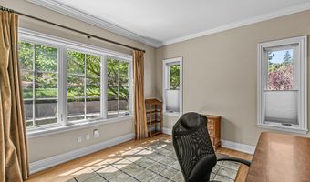 551 Strawberry Ln, Ashland, OR 97520