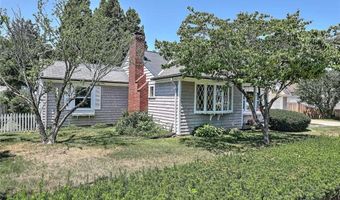 6 Woodbine St, East Providence, RI 02915