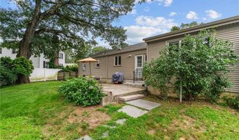 174 Lawnacre Dr, Cranston, RI 02920