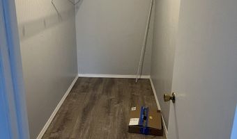 215 S Hale St 8A, Addison, IL 60101