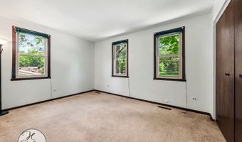 630 Oceola Dr, Algonquin, IL 60102