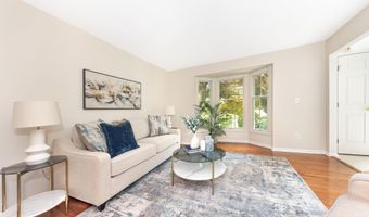 5521 Lohr Lake Dr, Ann Arbor, MI 48108