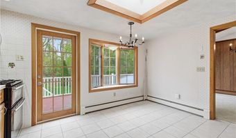 6 Bruce Dr, North Smithfield, RI 02896