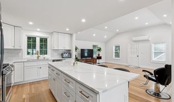9 Country Pkwy, North Providence, RI 02911