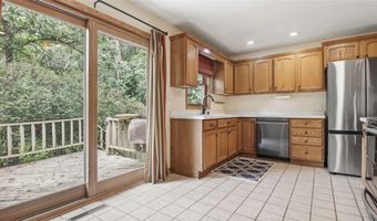 212 Country Club Ln, Altoona, WI 54720
