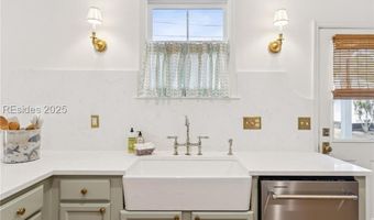 1711 Duke St, Beaufort, SC 29902