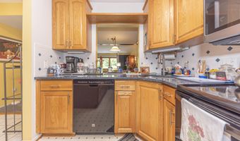 765 Peninsula Ct, Ann Arbor, MI 48105