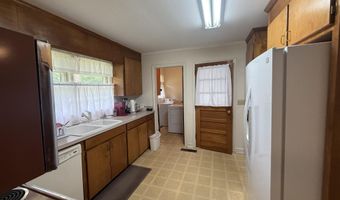 108 Barnett Dr, Bishopville, SC 29010