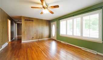 50 W Oak Hill Dr, Ballwin, MO 63021
