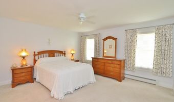 122 Chickadee Ln, Bangor, ME 04401