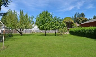 925 7TH St, Brookings, OR 97415