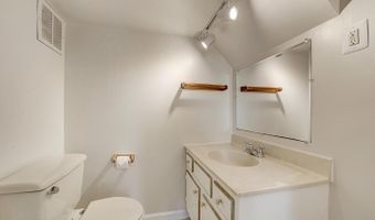 5813 FIFER Dr, Alexandria, VA 22303