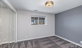 4955 N Bitterbrush Dr, Boise, ID 83703