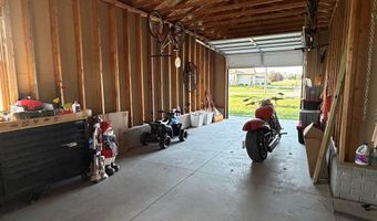 1524 Beechwood Dr, Aurora, NE 68818