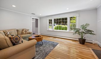 754 Rustic Ln, Cheshire, CT 06410