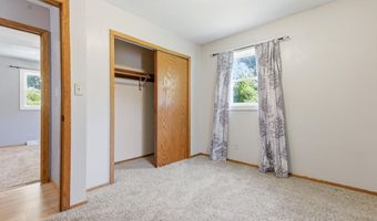 1607 S 6th St, Aberdeen, SD 57401