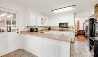 1 Glen Cove Rd, Arden, NC 28704