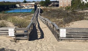 2136 Montauk Hwy 202, Amagansett, NY 11930