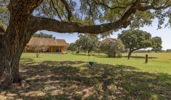138 BIG OAK Dr, Adkins, TX 78101