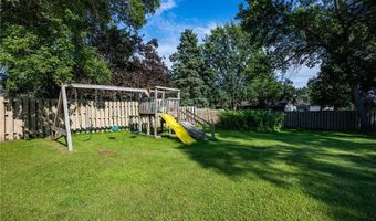 1214 S Darling Dr NW, Alexandria, MN 56308