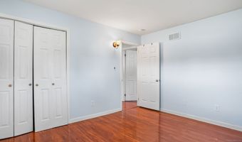 498 Juniper Ln, Cheshire, CT 06410