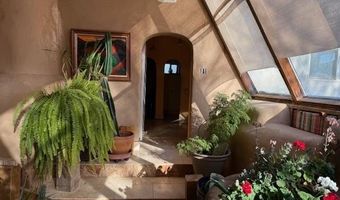 97 Calle Conejo, Arroyo Hondo, NM 87513