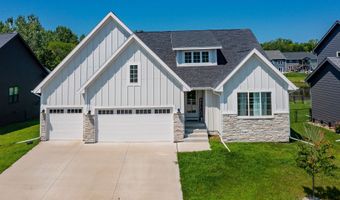 930 Wolf Creek Dr, Polk City, IA 50226