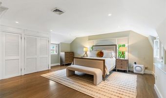 81 Mathewson Rd, Barrington, RI 02806