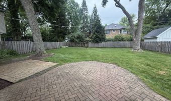 611 E Davis St, Arlington Heights, IL 60005