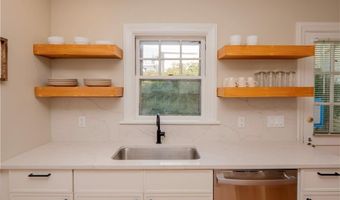 45 Ayrault St 5, Newport, RI 02840