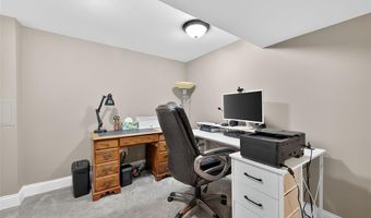 124 Vlasis Dr, Ballwin, MO 63011