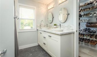 202 N Park St, Alexandria, MN 56308
