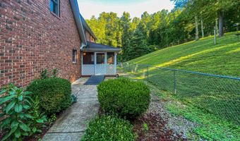 136 Lock Ln, Alum Creek, WV 25003