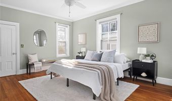 17 Everett St, Newport, RI 02840