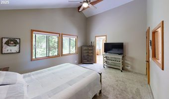 98393 E COUGAR Ln, Brookings, OR 97415