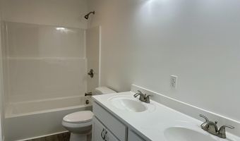 29 Village Cir, Augusta, ME 04330