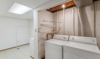 2114 Mason Lake Dr, Ballwin, MO 63011
