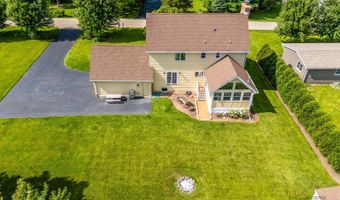 22205 W PINEVIEW Dr, Antioch, IL 60002
