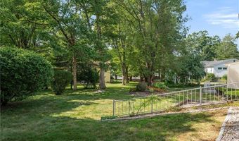 1 Rocky Crest Rd, Cumberland, RI 02864